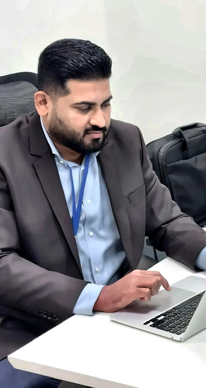 Team member settling into the new MEG Al Khobar office